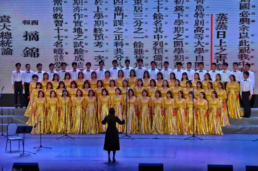 逃离残破的机舱